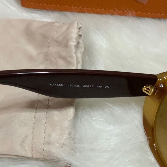 Tory Burch Sunglasses w/case,dust bag (NWOT) - Picture 8 of 9